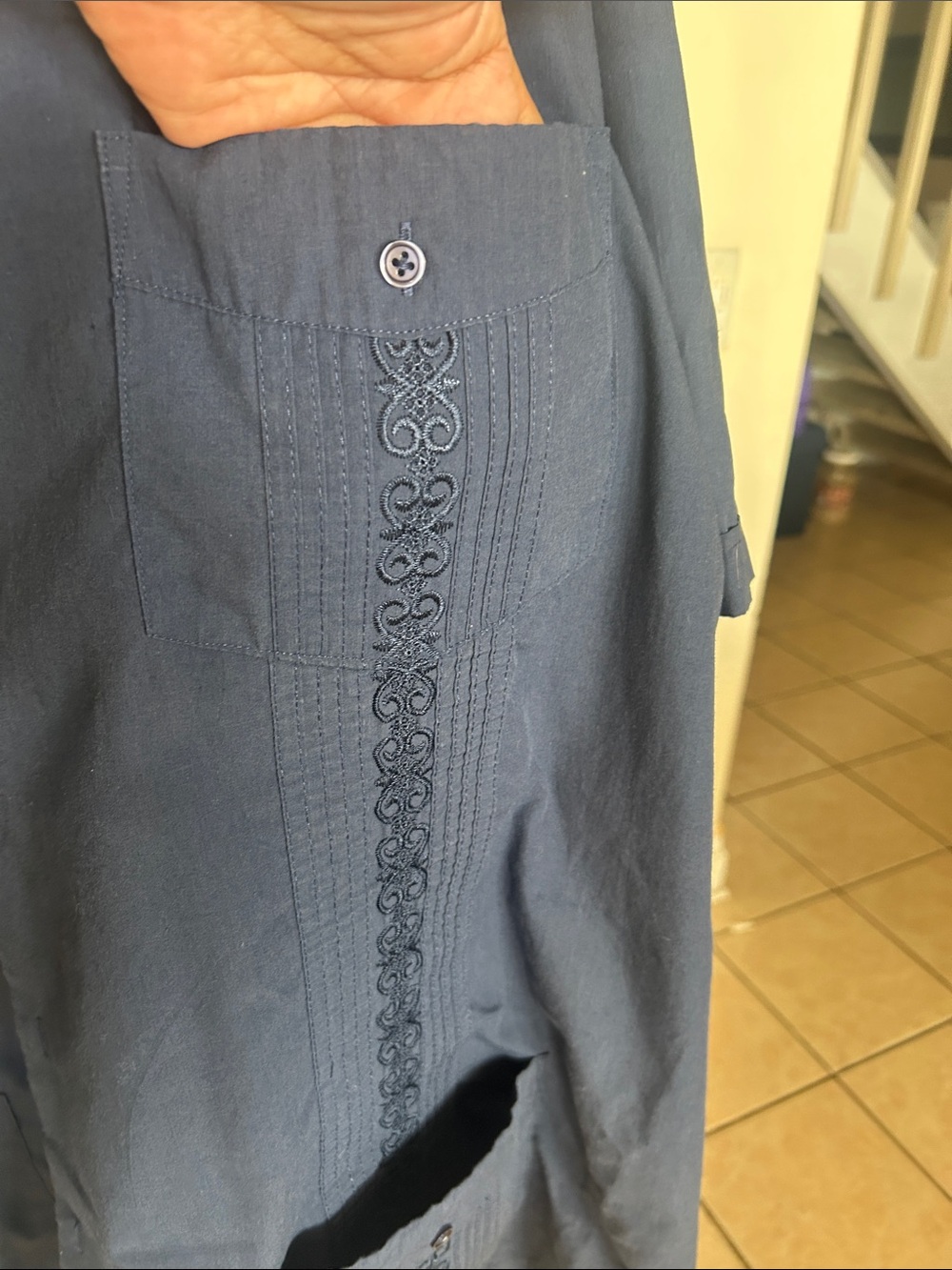 Mens Guayabera - Picture 4 of 11